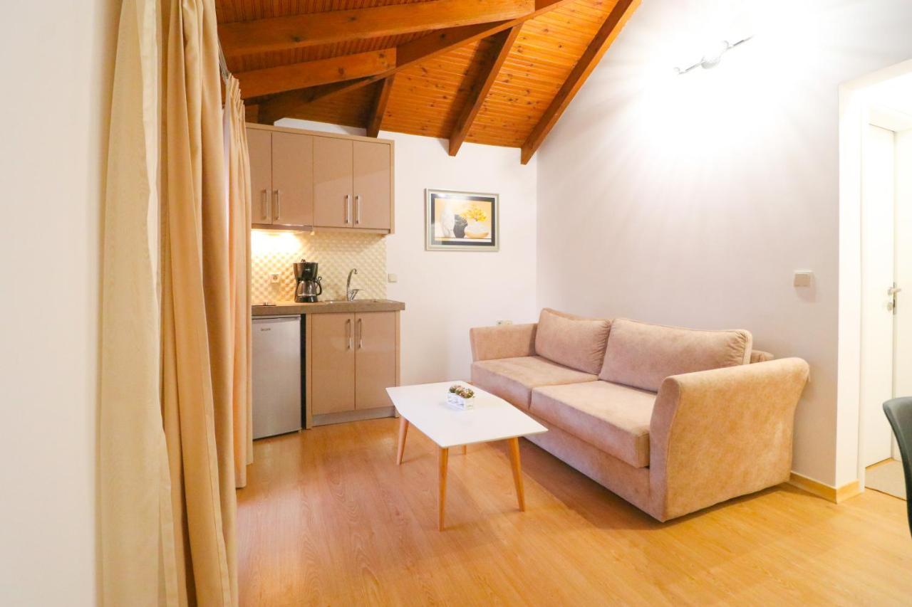 Lido Apartments Himare Buitenkant foto