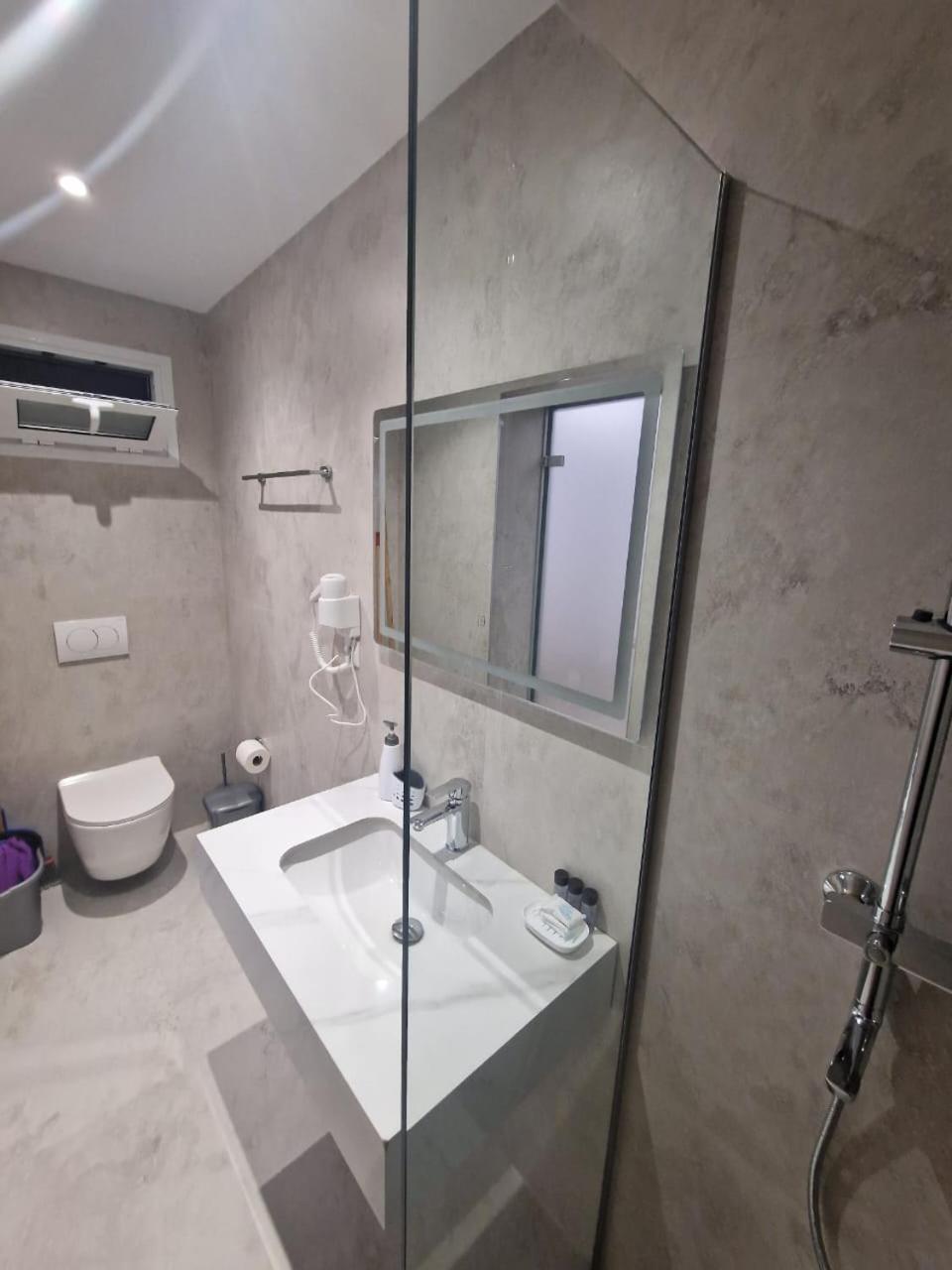 Lido Apartments Himare Kamer foto