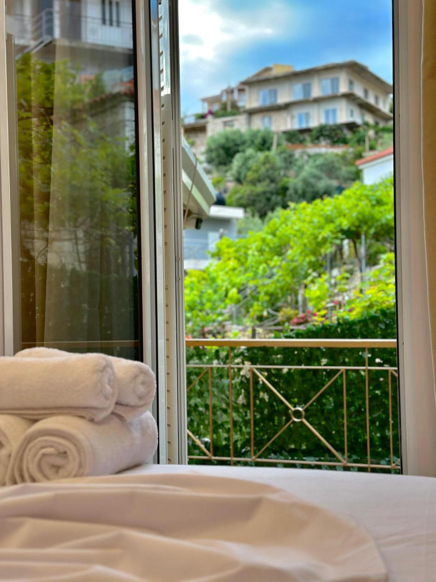 Lido Apartments Himare Buitenkant foto