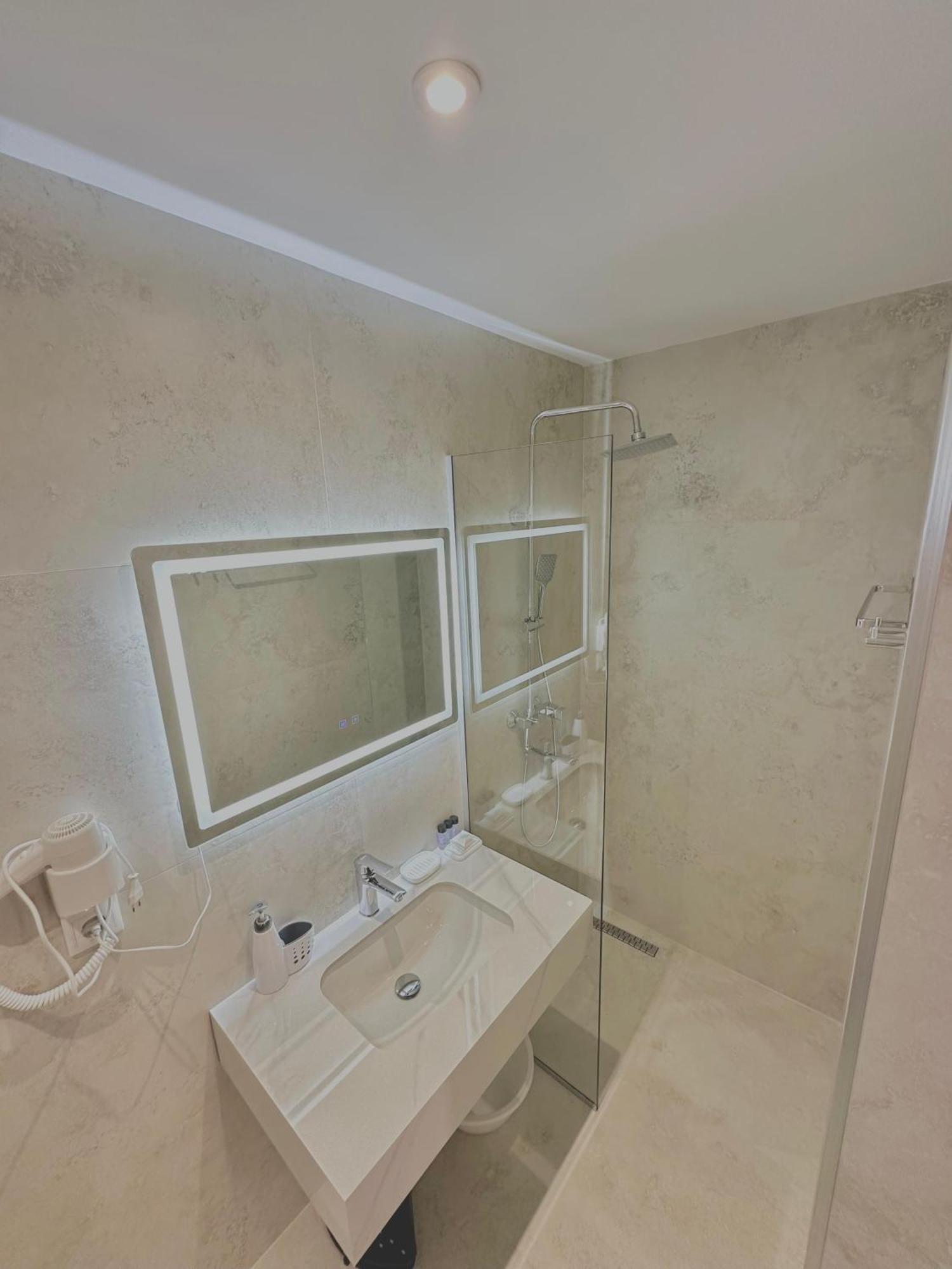Lido Apartments Himare Kamer foto